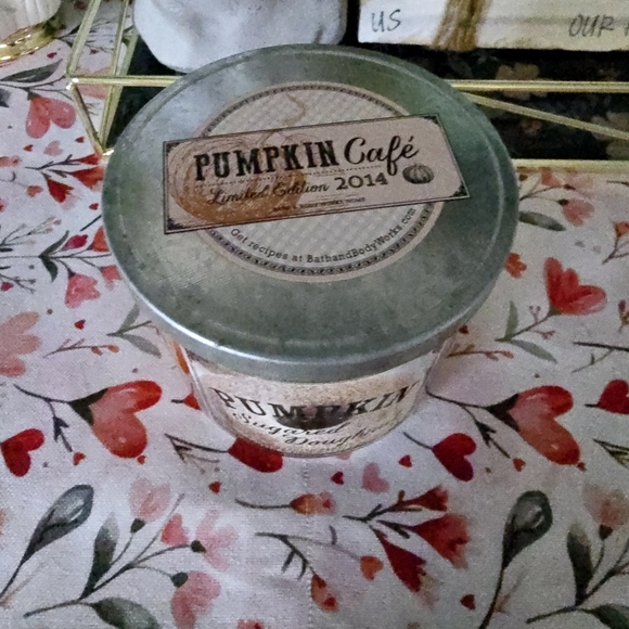 Bath & Body Works Pumpkin Sugared Doughnut Candle - Picture 2 of 6